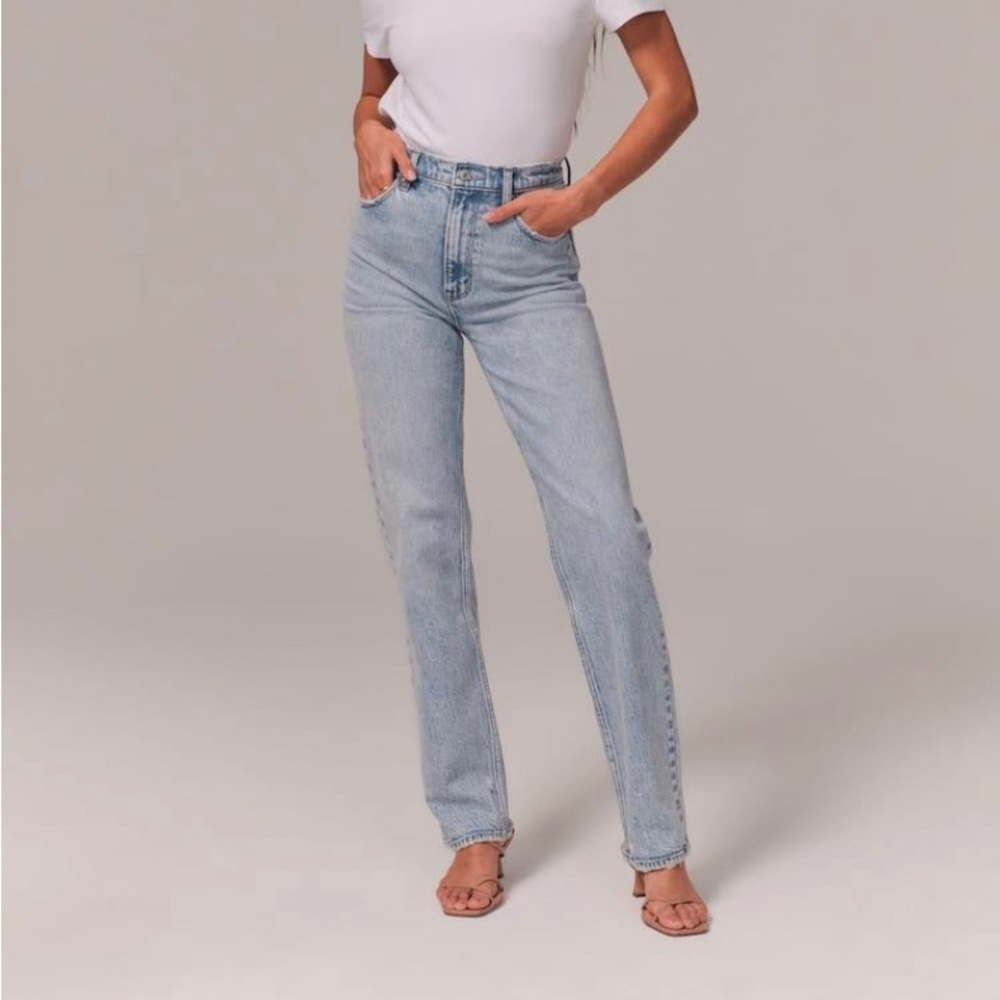 Abercrombie Curve Love Ultra High Rise 90s Straight Jeans